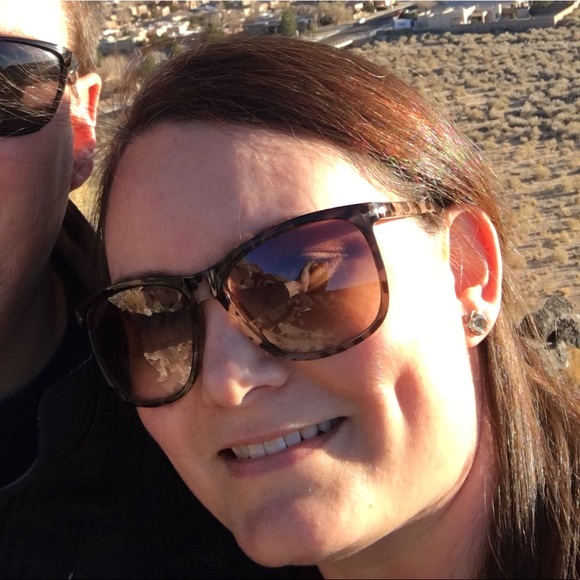 Meet your Posher, Lauren - Picture 1 of 1